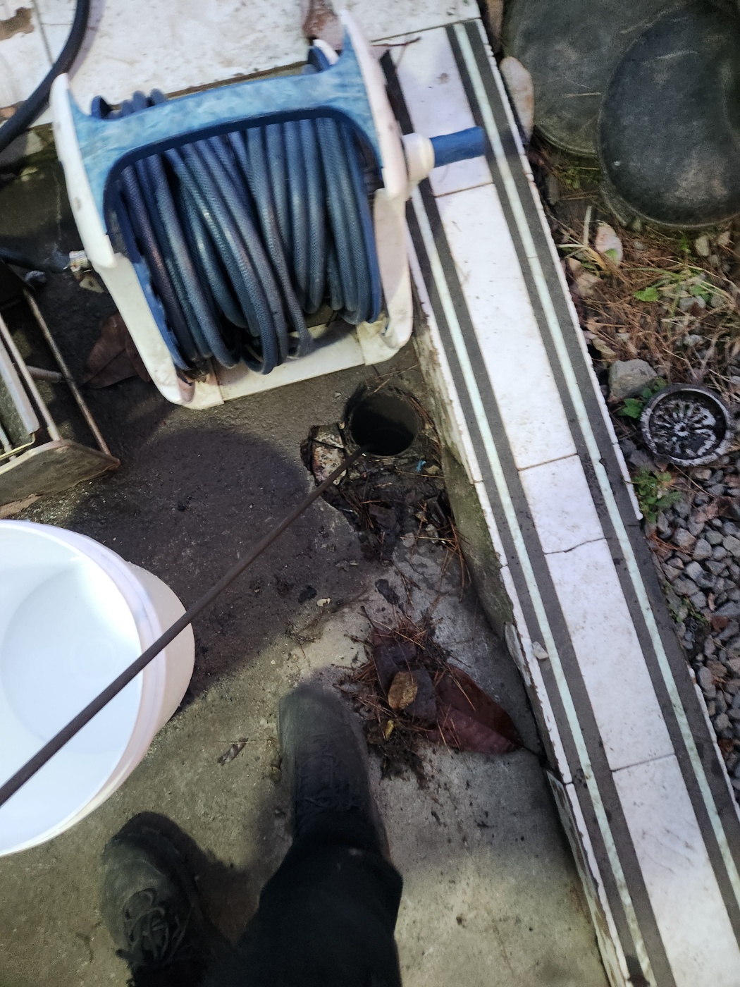 막힌 배관을 청소해드립니다